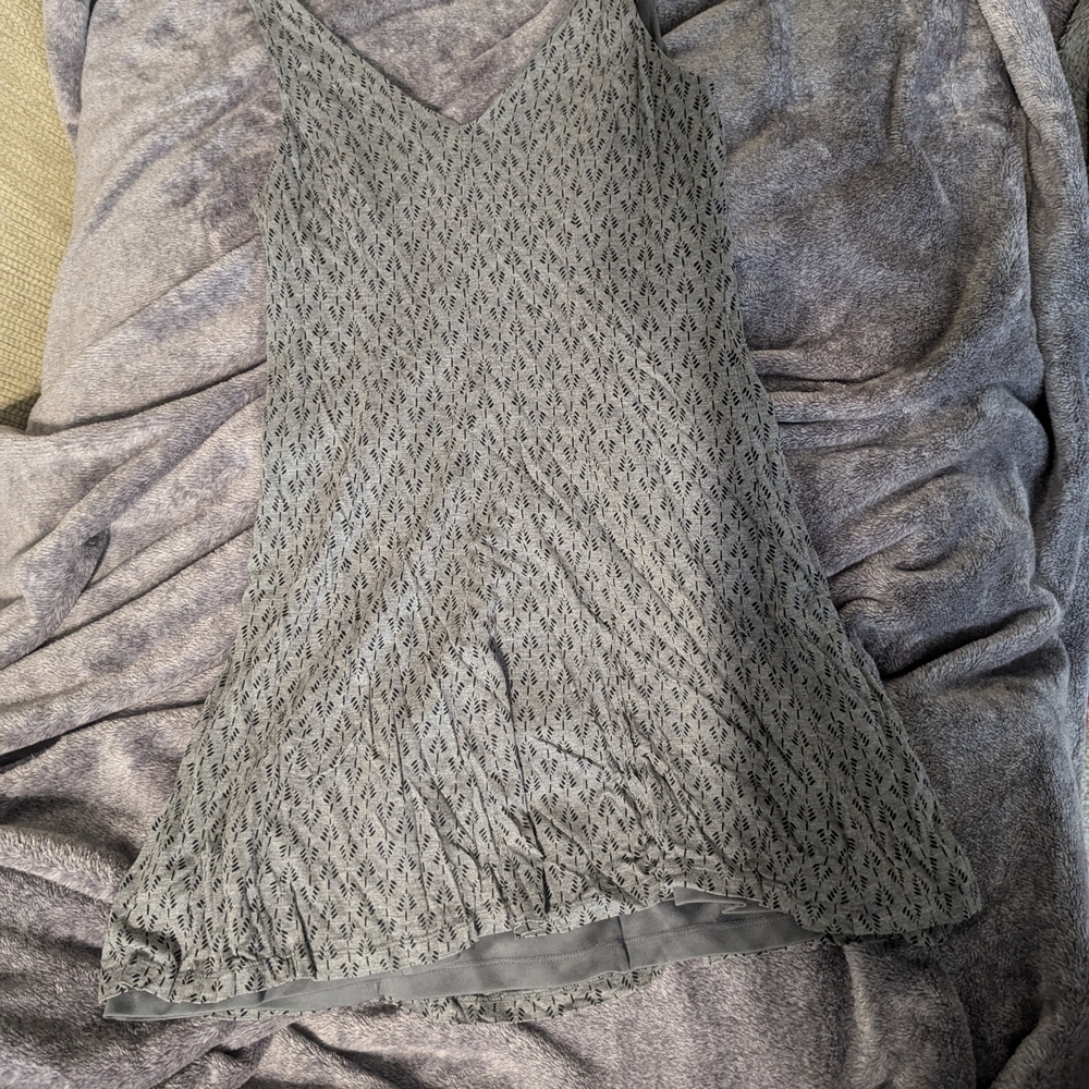 EUC LOFT Gray Patterned Mini Dress